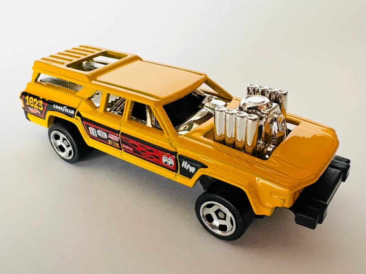 2025 Cruise Bruiser Yellow: No Package: Image 4