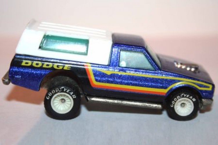1985 Dodge D-50 White: Image 2