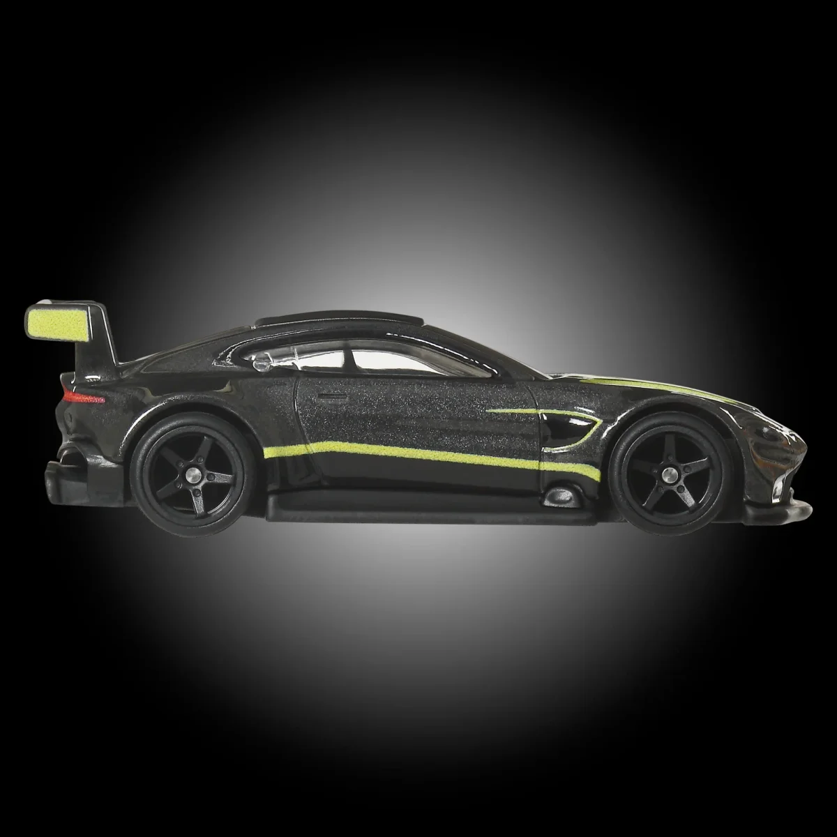 2025 Aston Martin Vantage GTE Grey: Image 5