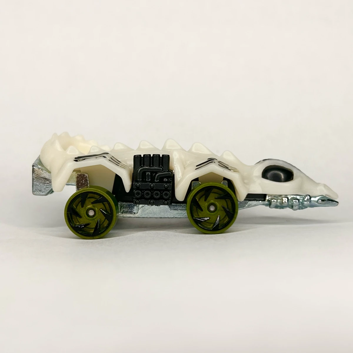2025 Fangster White: No Package: Image 5