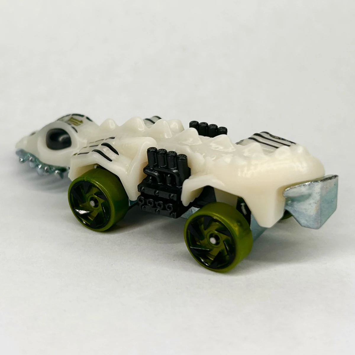 2025 Fangster White: No Package: Image 2