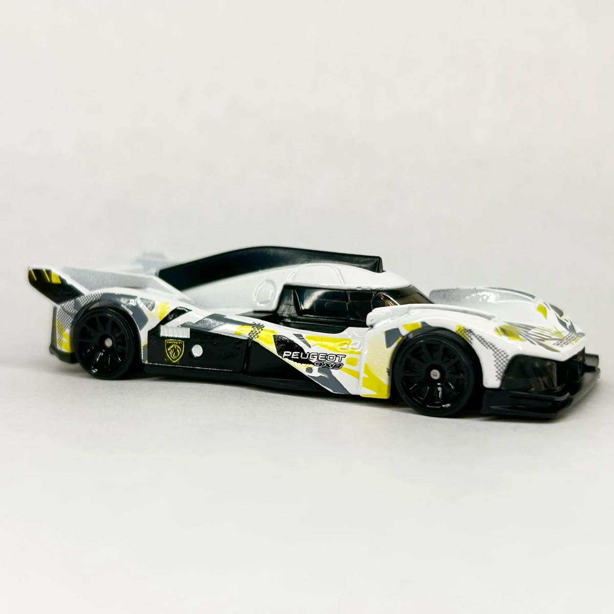 2025 Peugeot 9X8 Hypercar/Hypervoiture White: No Package: Image 5