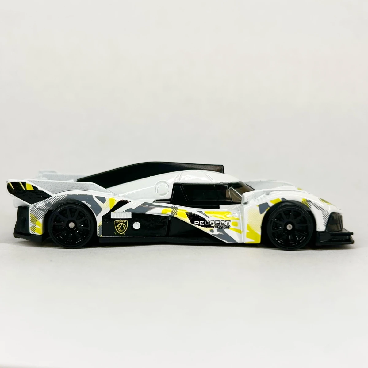2025 Peugeot 9X8 Hypercar/Hypervoiture White: No Package: Image 4
