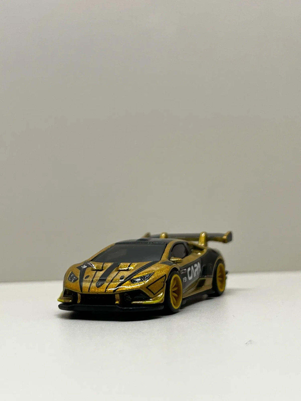 2025 Lamborghini Huracán LP 620-2 Super Trofeo Gold: No Package: Image 2