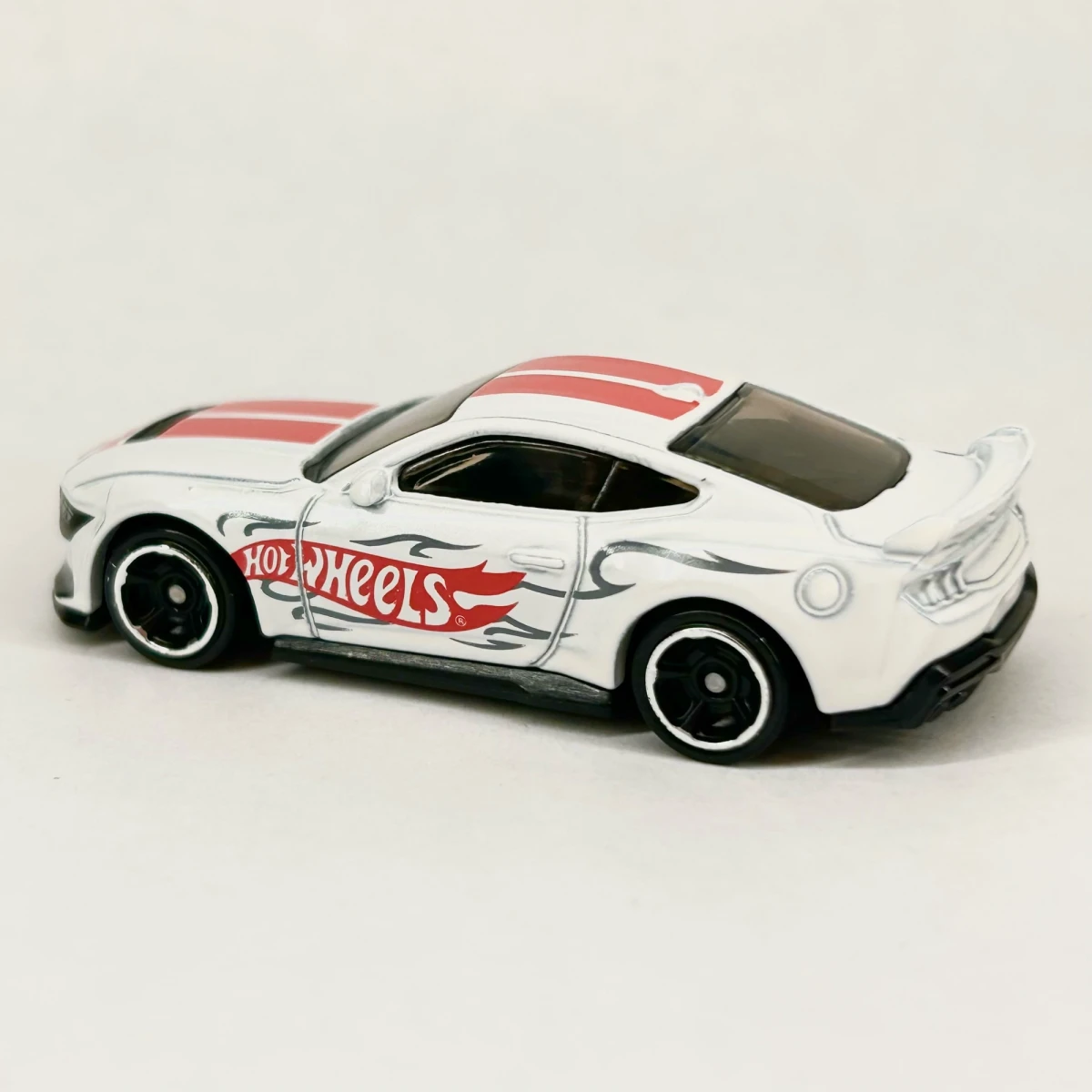 2025 Ford Mustang Dark Horse White: No Package: Image 6