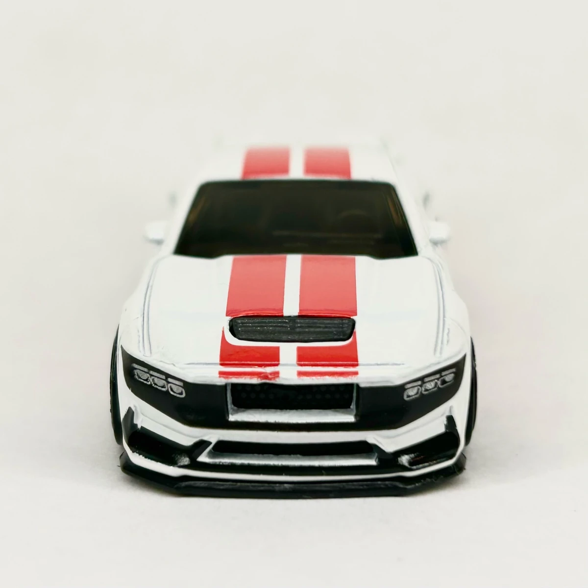 2025 Ford Mustang Dark Horse White: No Package: Image 5