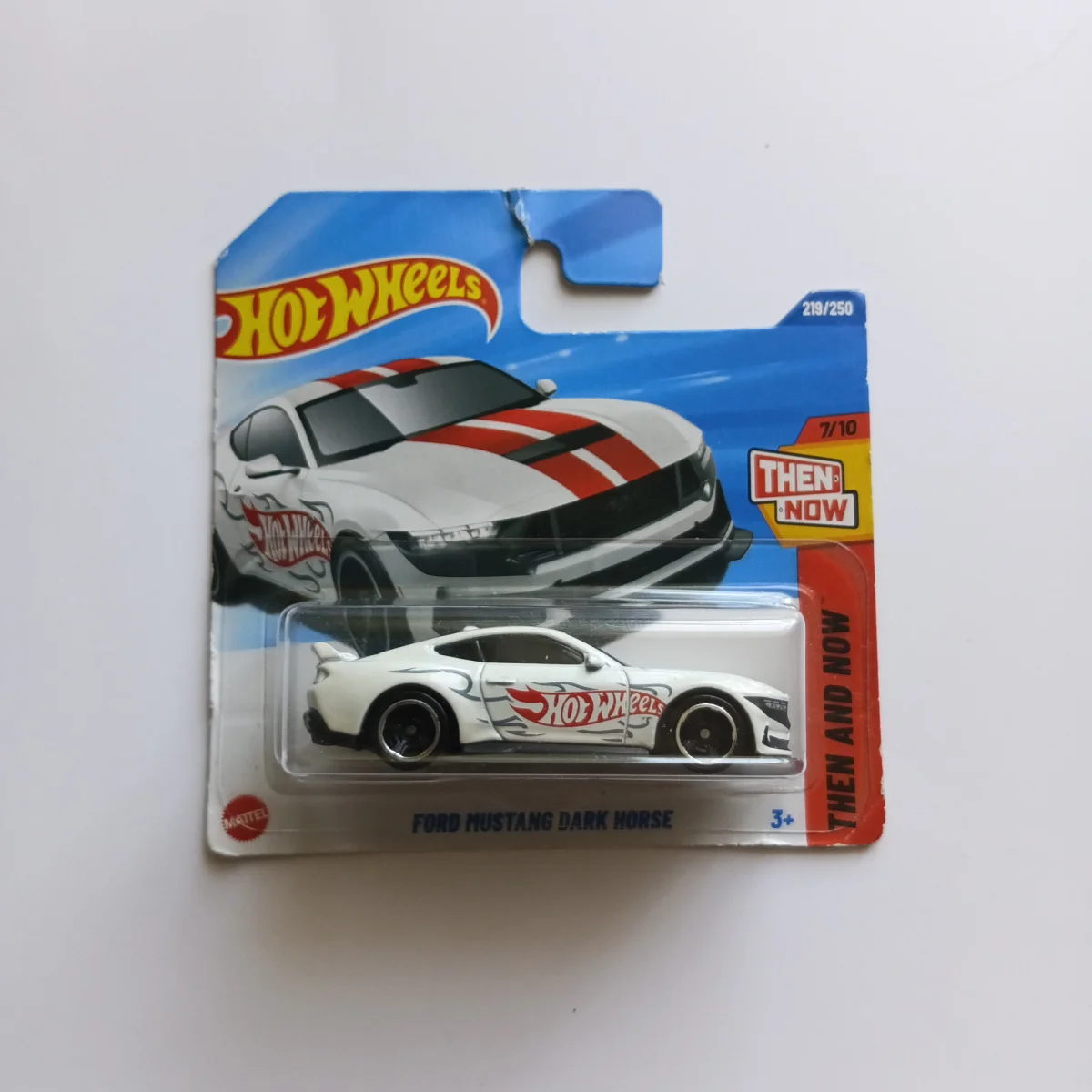 2025 Ford Mustang Dark Horse White: Short: Image 2