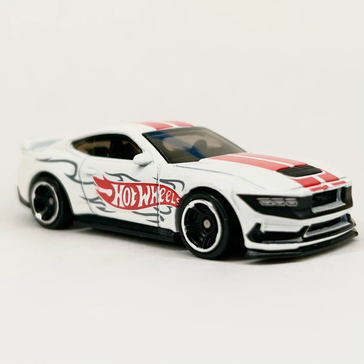 2025 Ford Mustang Dark Horse White: No Package: Image 4