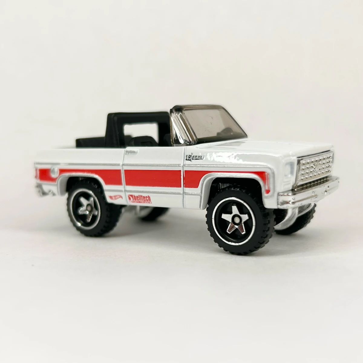 2025 75 Chevy Blazer Custom White: No Package: Image 4