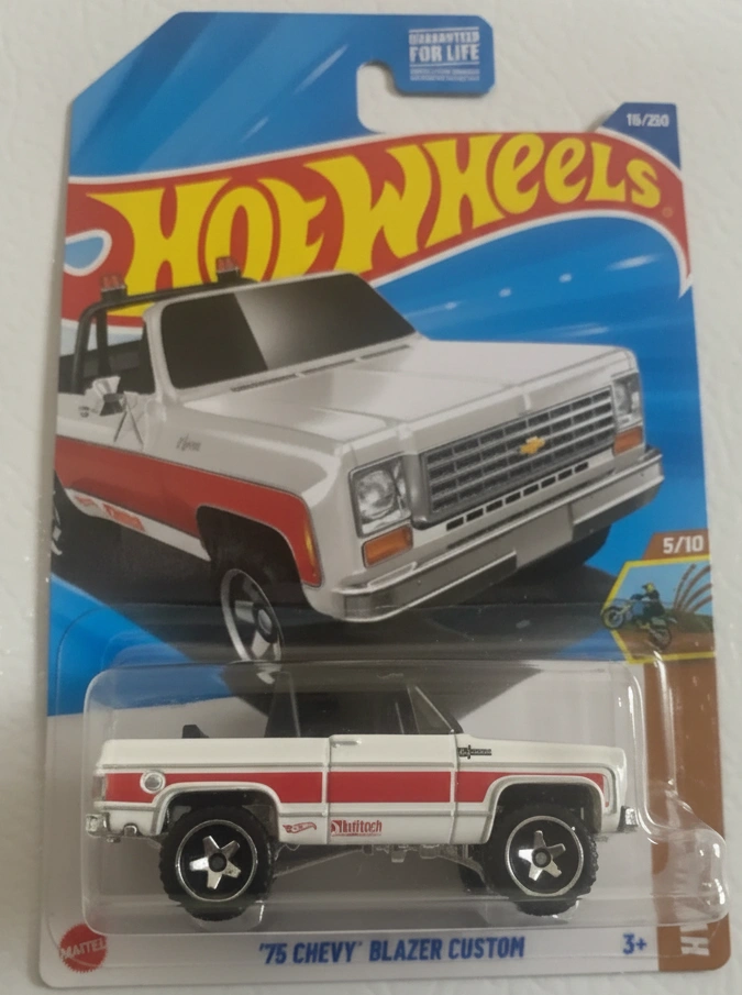 2025 75 Chevy Blazer Custom White: Long (US): Image 2