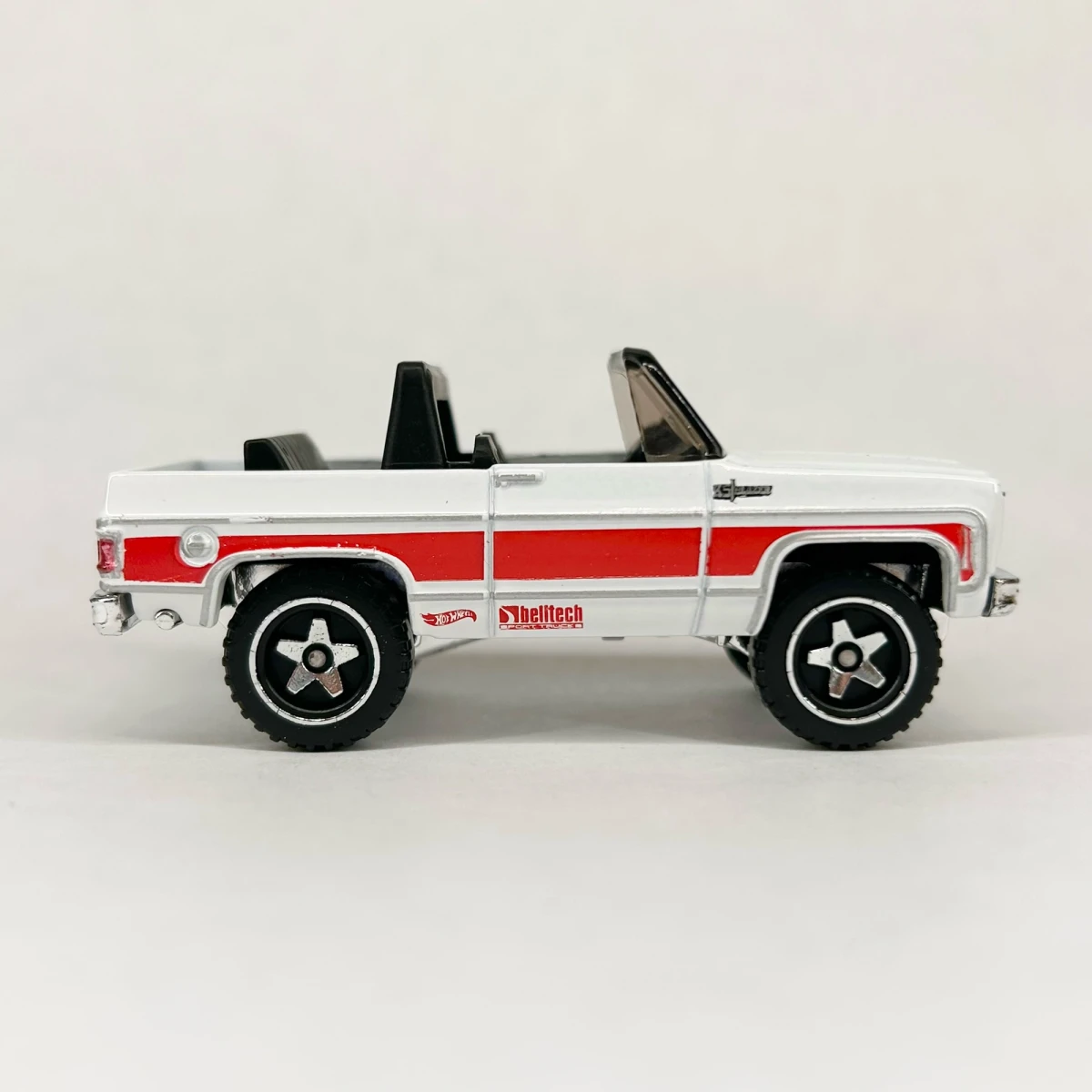 2025 75 Chevy Blazer Custom White: No Package: Image 3