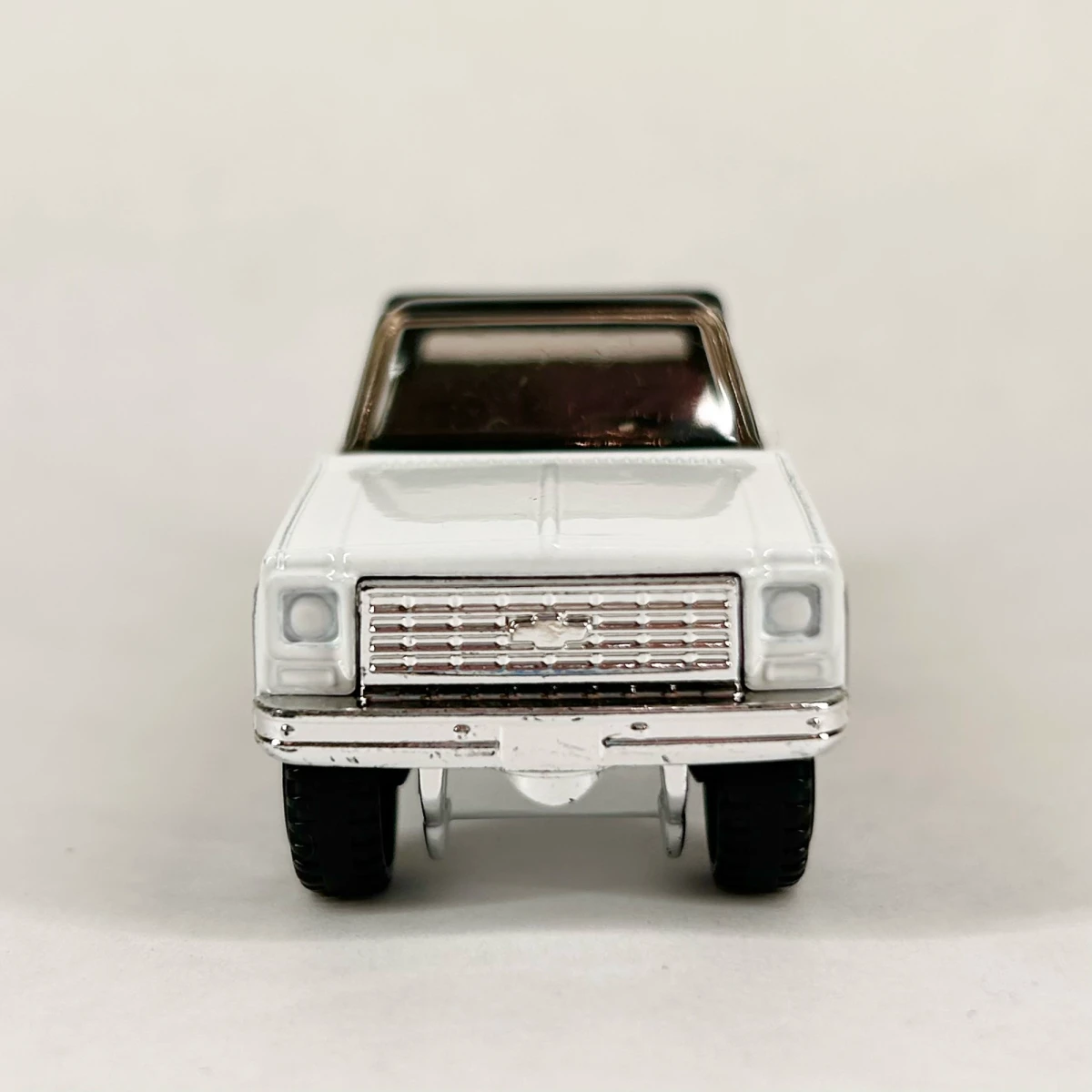 2025 75 Chevy Blazer Custom White: No Package: Image 5