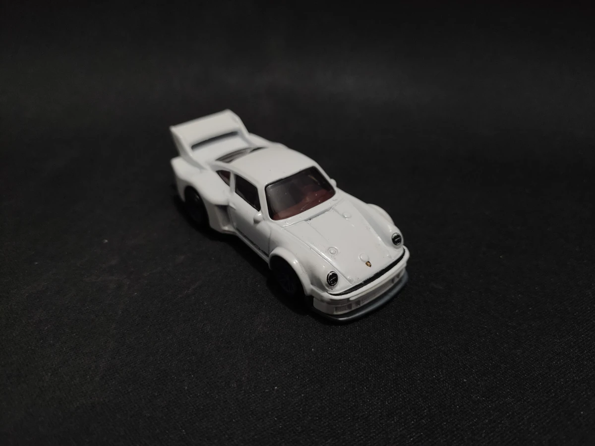 2017 Porsche 934.5 White: No Package: Image 2