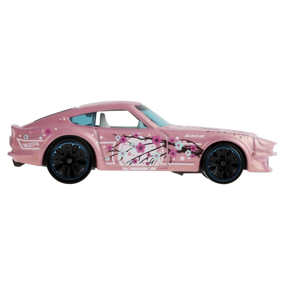 2025 Datsun 240Z Pink: Image 6