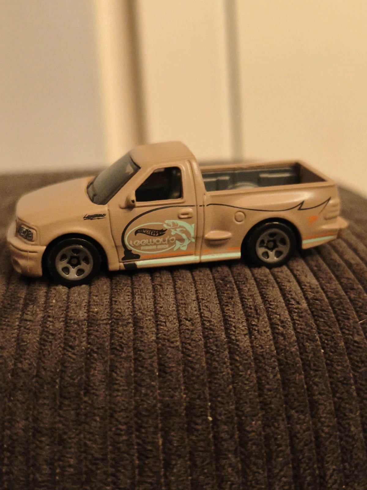 2025 99 Ford F-150 SVT Lightning: No Package: Image 3