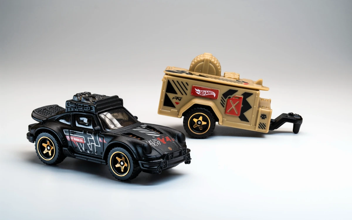 2025 Porsche 911 Off-Roader Black: No Package: Image 2