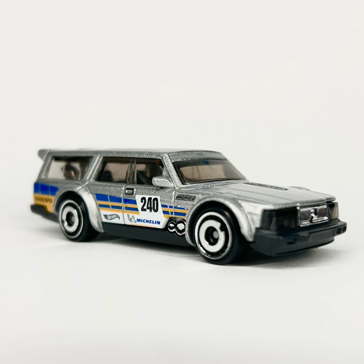 2025 Volvo 240 Drift Wagon: No Package: Image 3