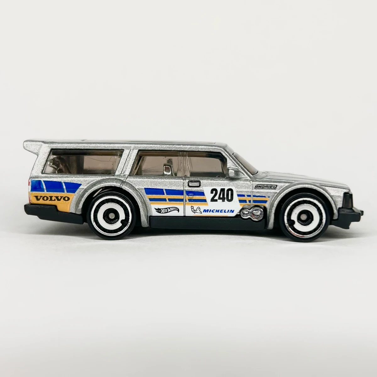 2025 Volvo 240 Drift Wagon: No Package: Image 4
