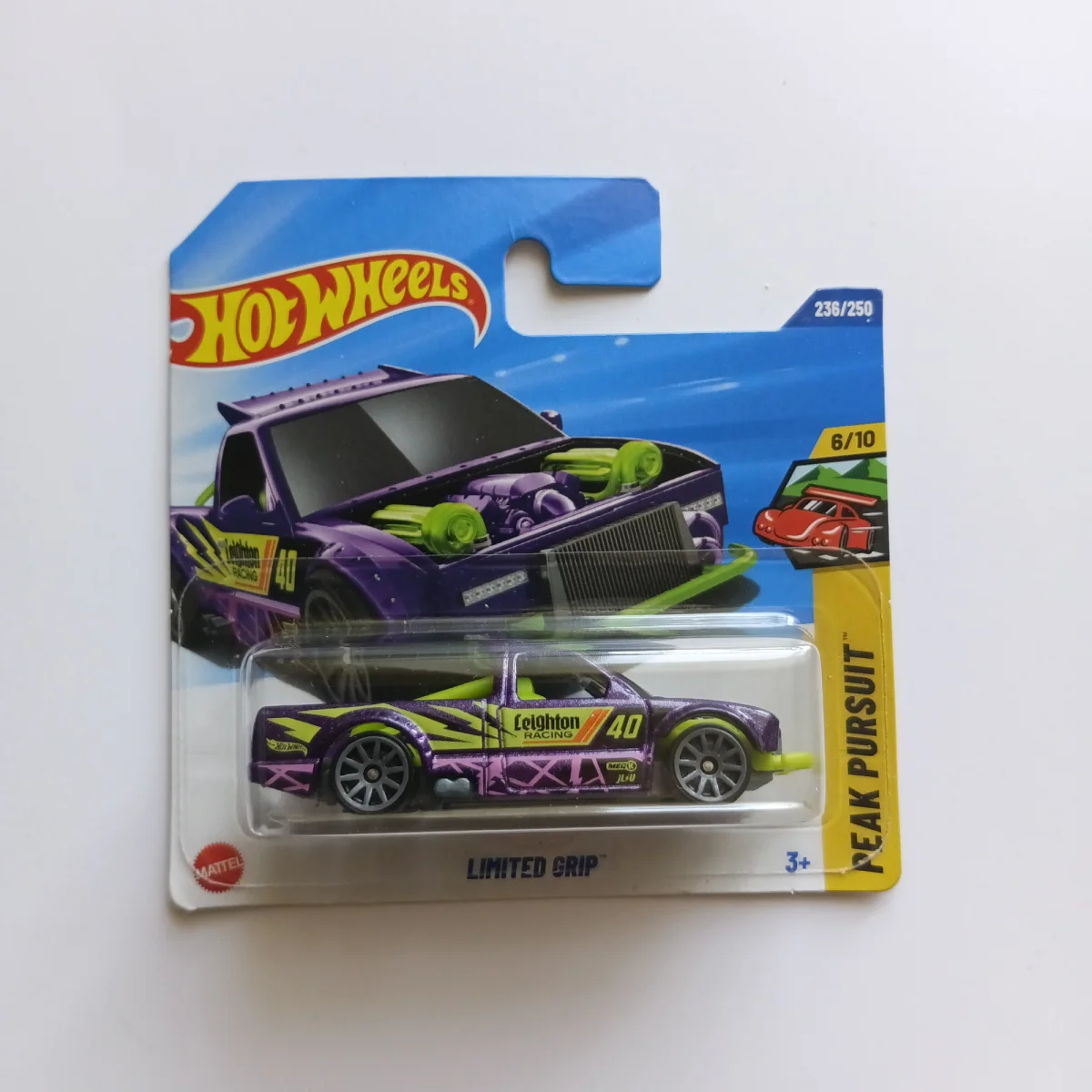 2025 Limited Grip: Short: Image 2
