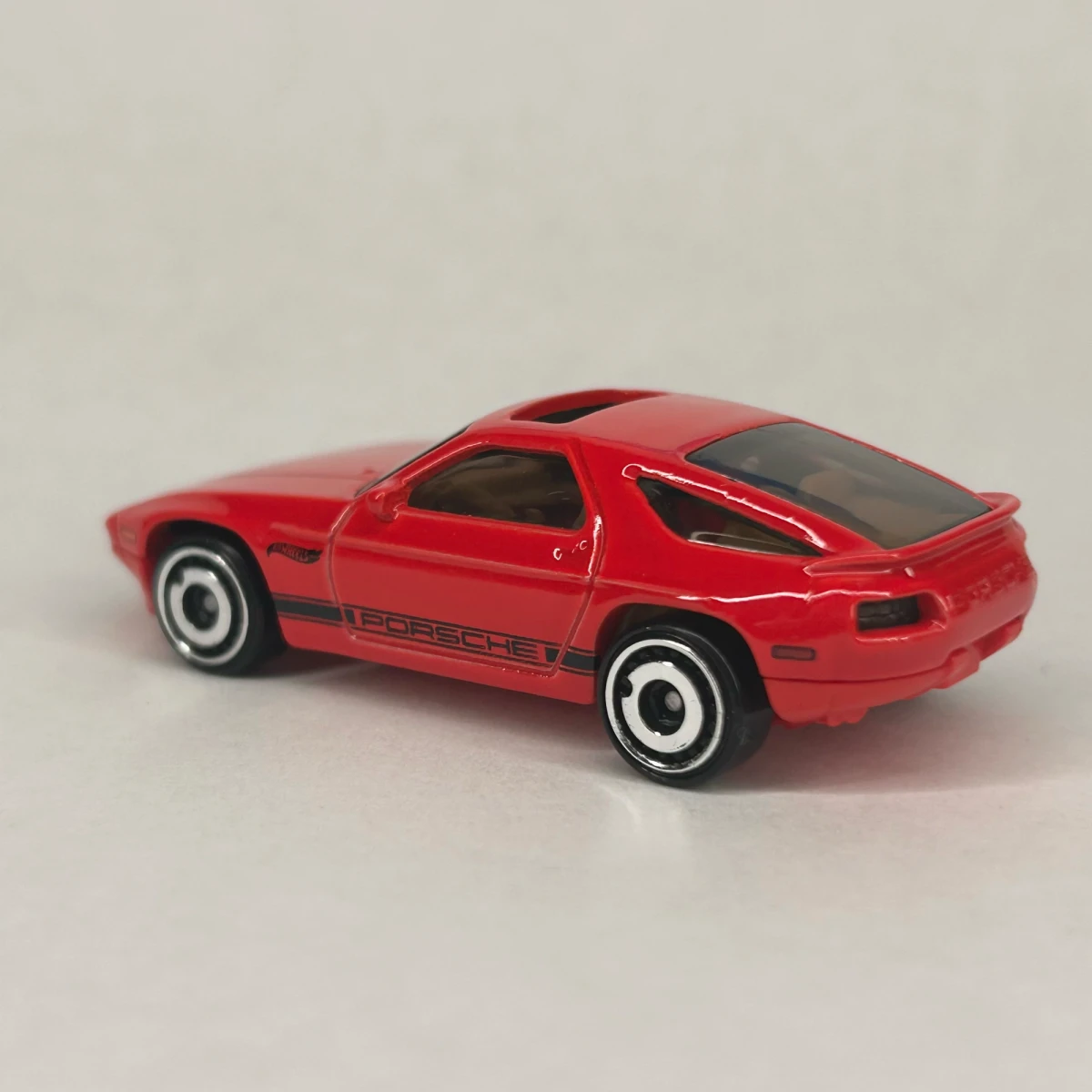 2025 1983 Porsche 928S Red: No Package: Image 3