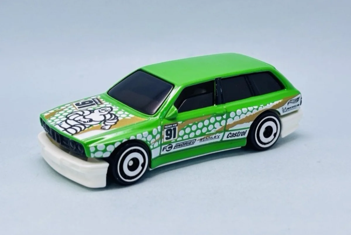 2025 BMW M3 Wagon Green: No Package: Image 4