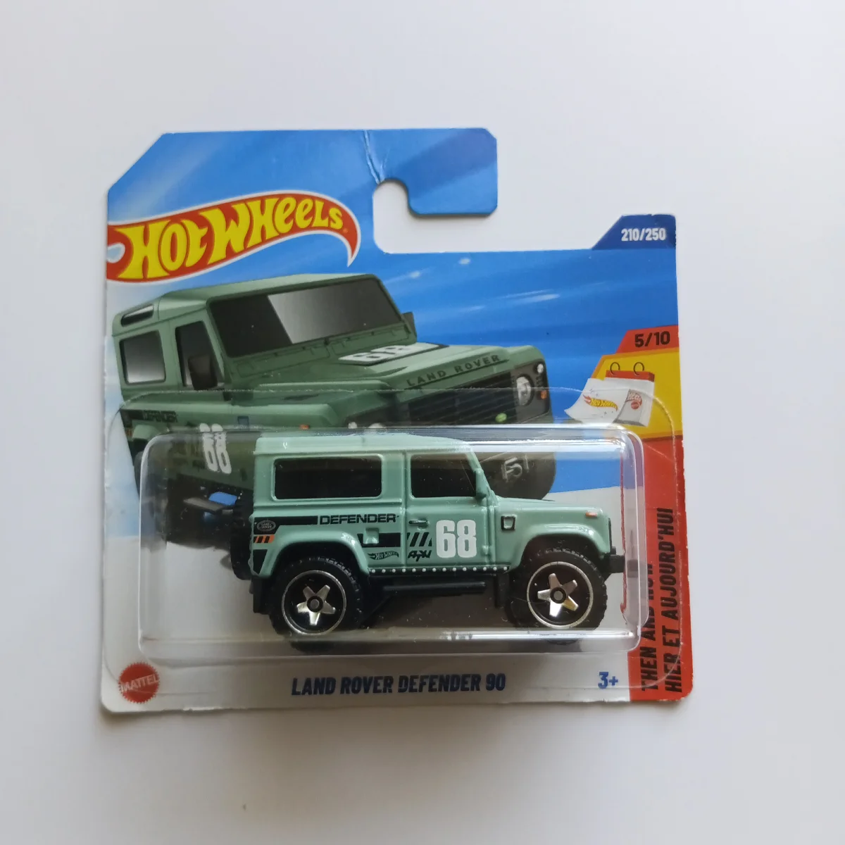 2025 Land Rover Defender 90 Green: Short: Image 3