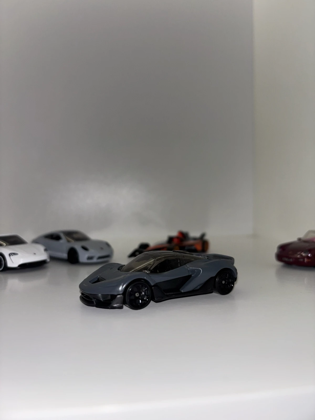 2025 McLaren W1 Black: No Package: Image 3