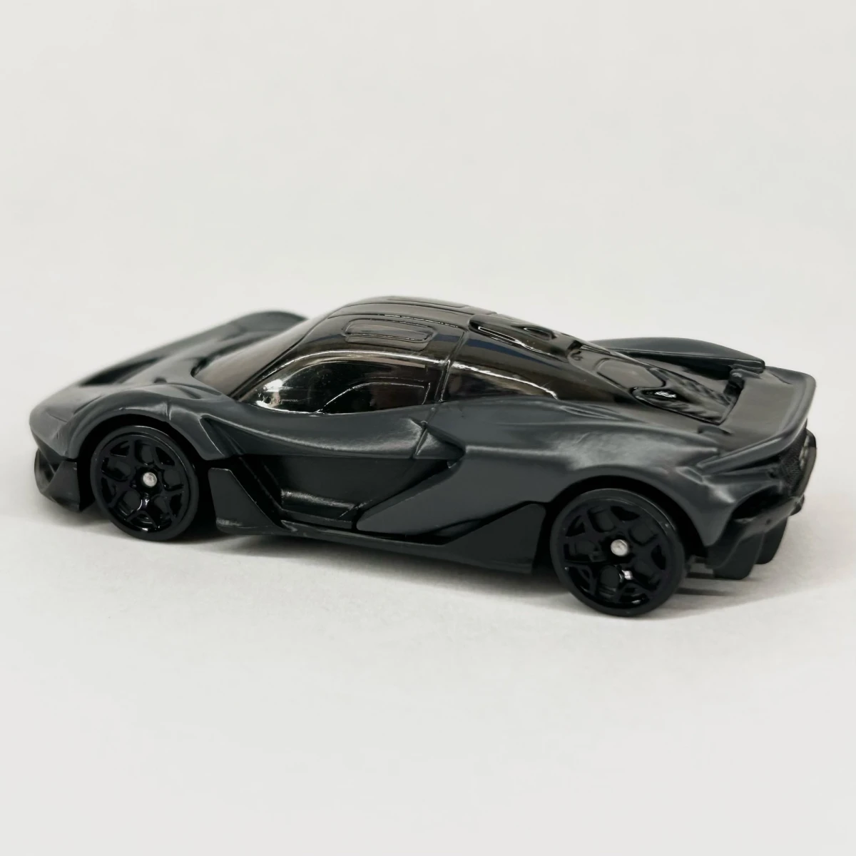 2025 McLaren W1 Black: No Package: Image 3