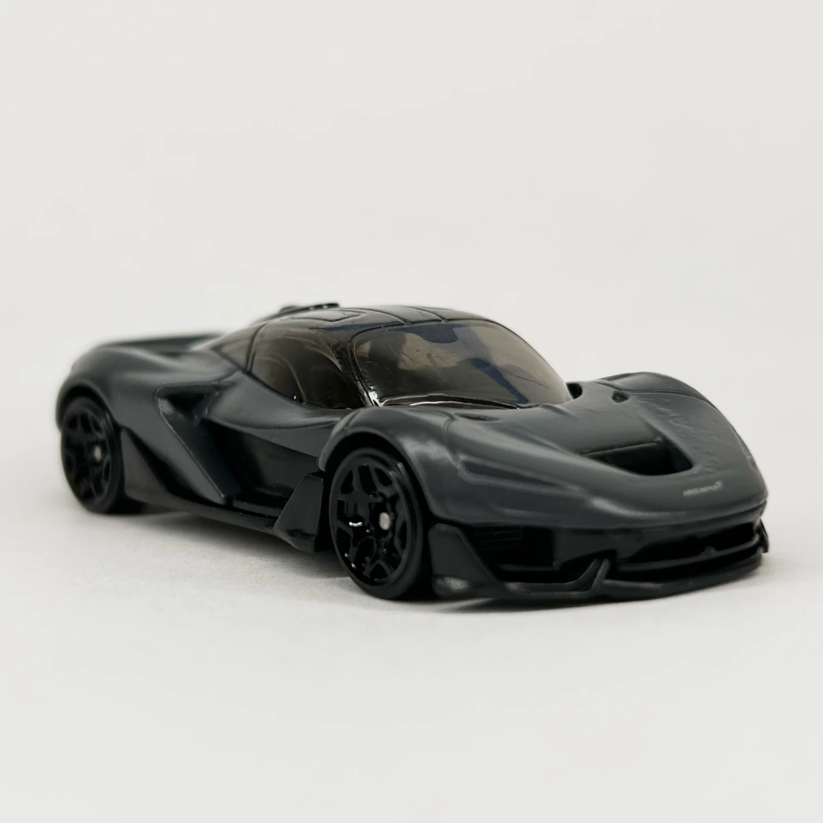 2025 McLaren W1 Black: No Package: Image 4
