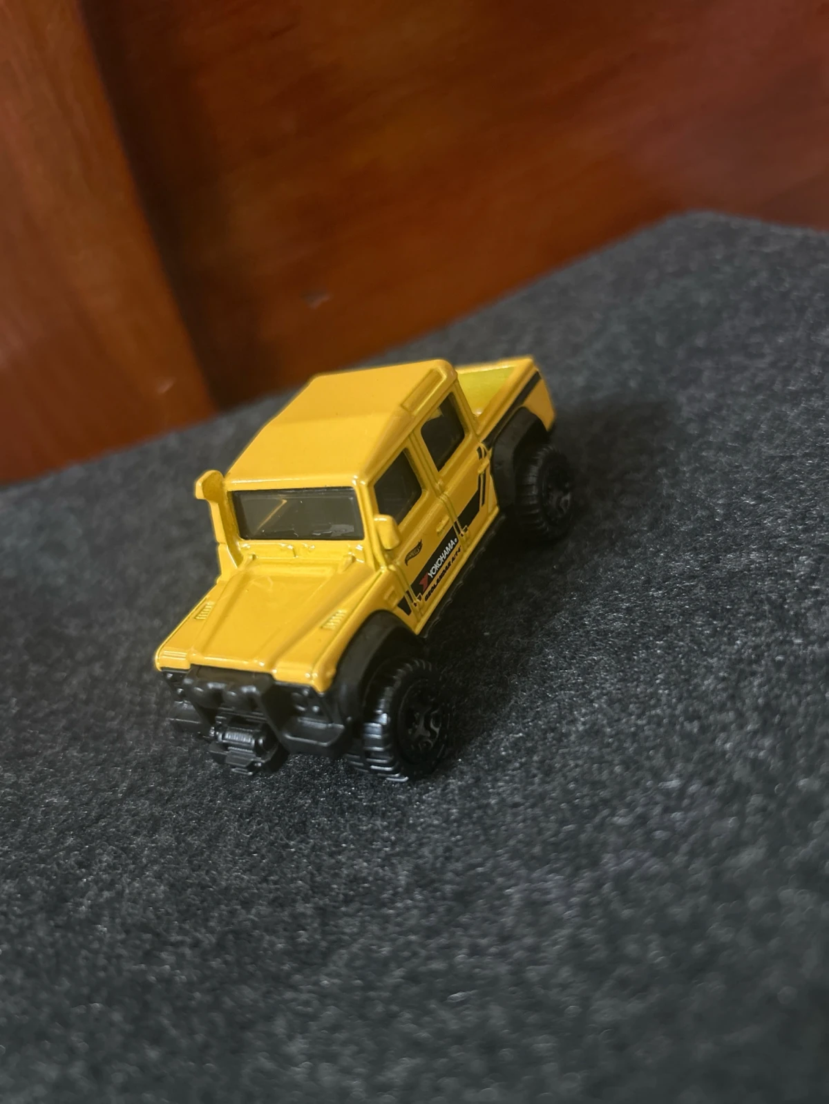 2025 15 Land Rover Defender Double Cab Yellow: Long (INT): Image 5