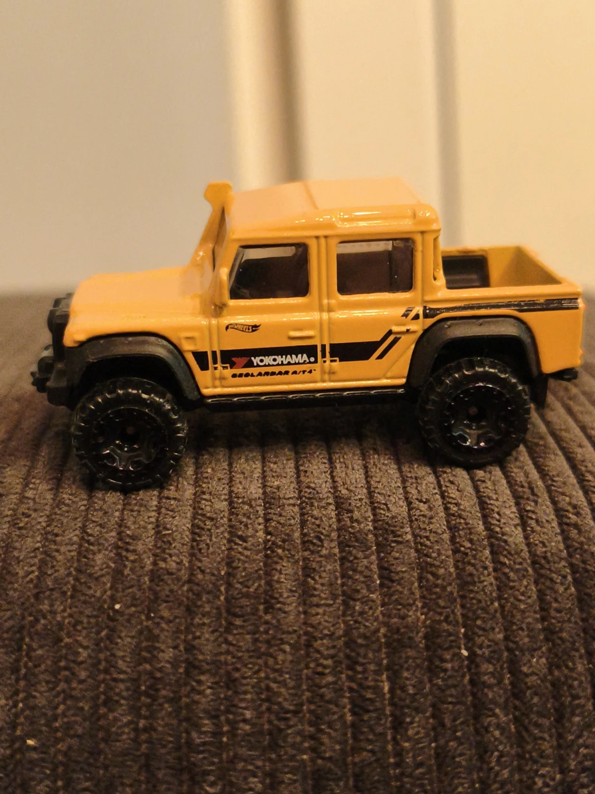 2025 15 Land Rover Defender Double Cab Yellow: No Package: Image 3