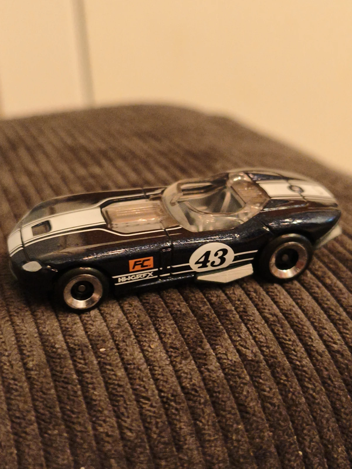 2025 RRRoadster Blue: No Package: Image 2