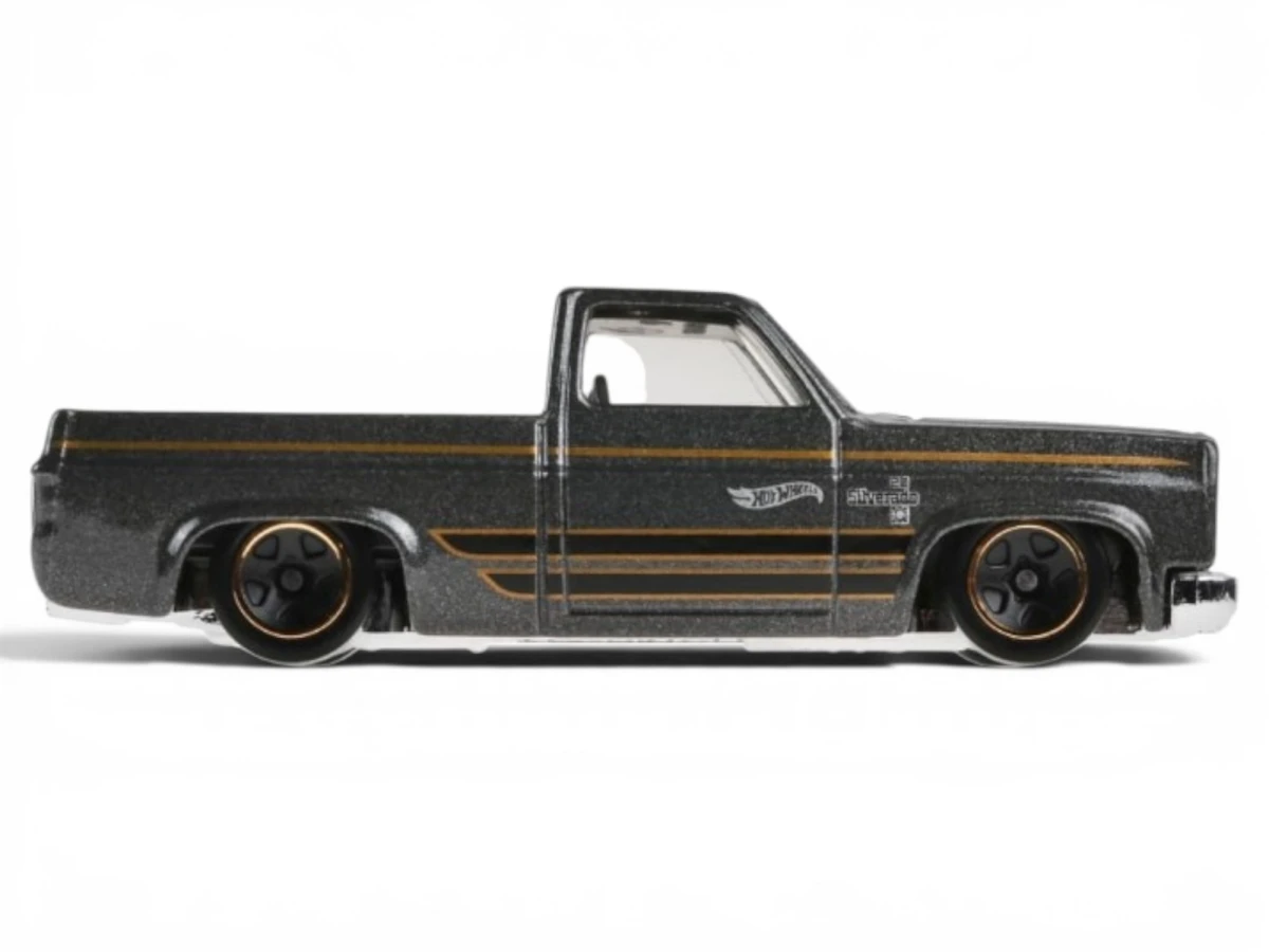 2025 83 Chevy Silverado Black: No Package: Image 4