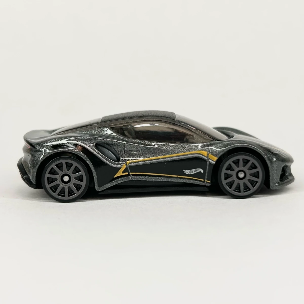 2025 Lotus Emira: No Package: Image 2