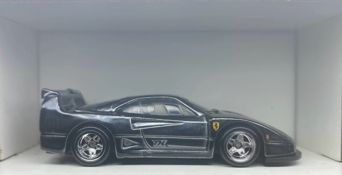 2026 Ferrari F40 Competizione Black: No Package: Image 2