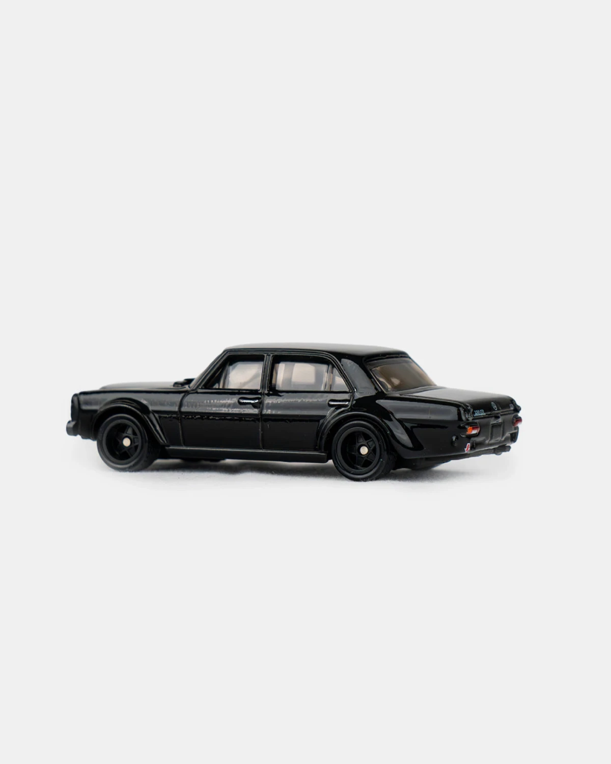 2026 Mercedes-Benz 300 SEL 6.8 AMG Black: No Package: Image 3
