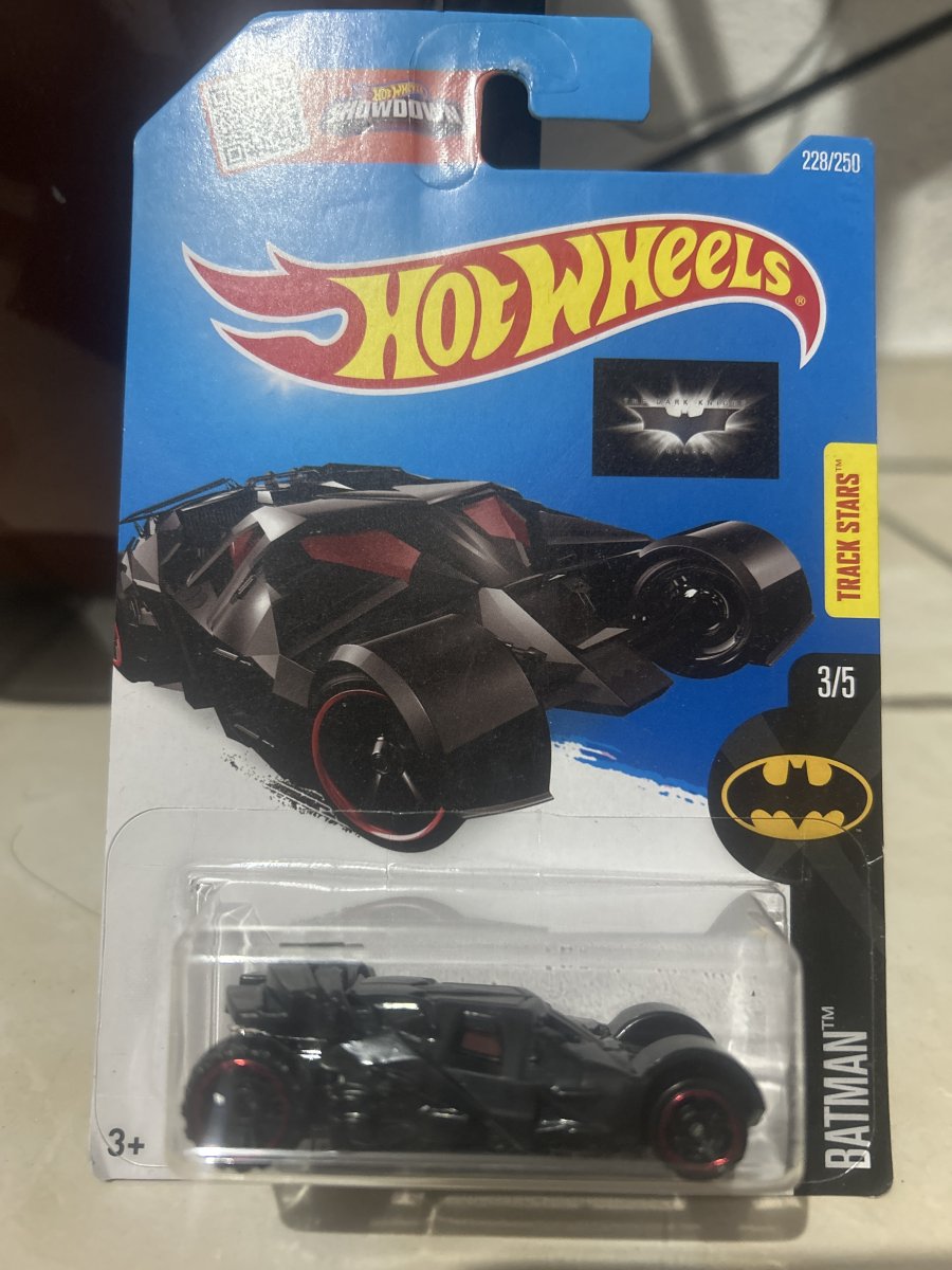 Hot Wheels THE DARK KNIGHT BATMOBILE