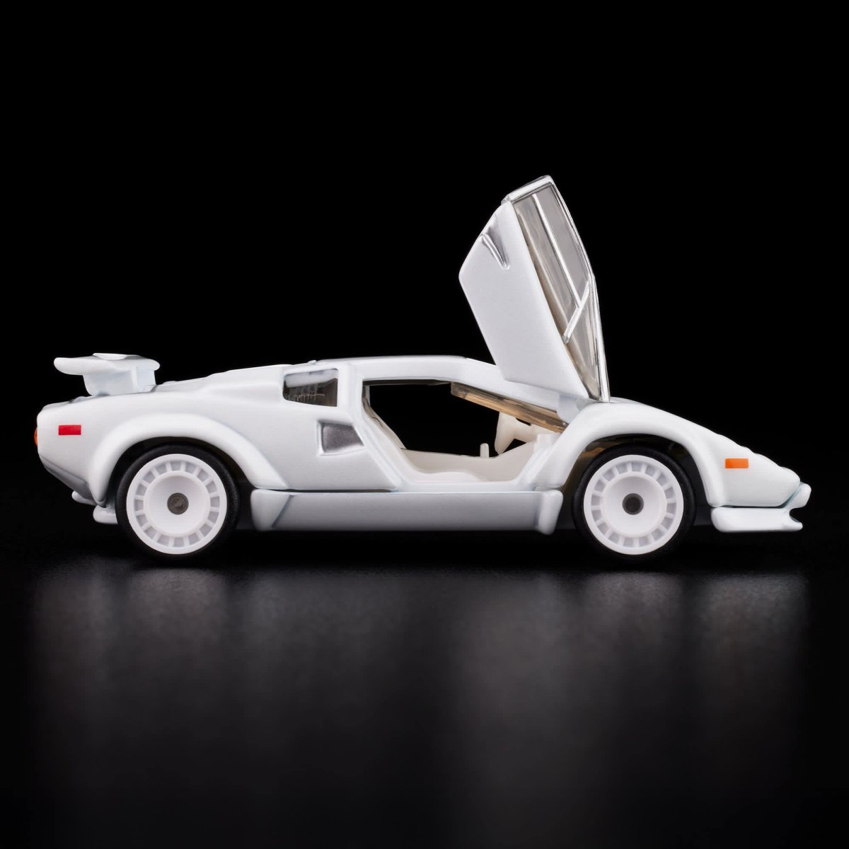 2025 1982 Lamborghini Countach LP 500 S White: Image 17