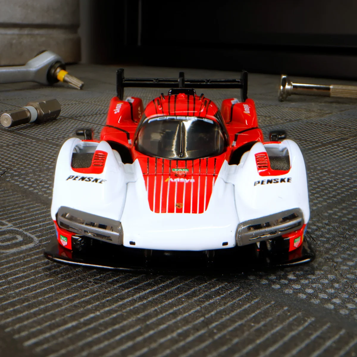 2025 Porsche 963 White: Image 10