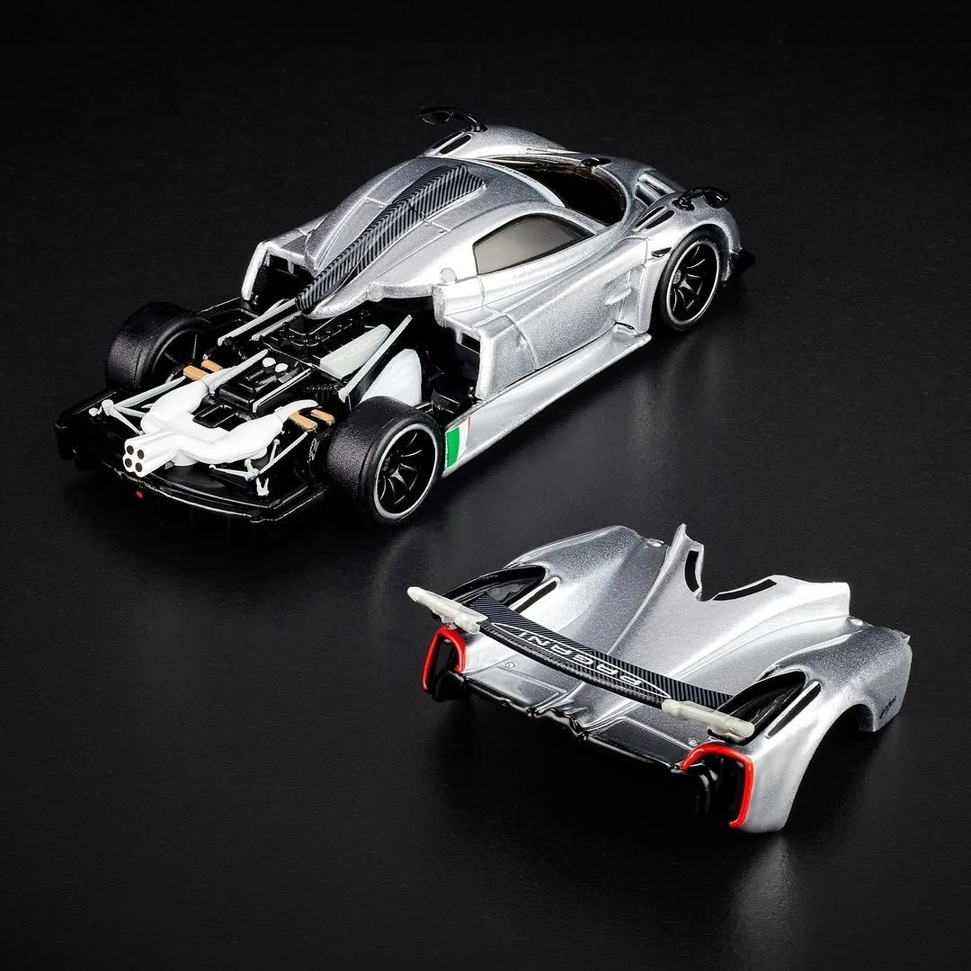 2026 21 Pagani Huayra R Silver: Image 6