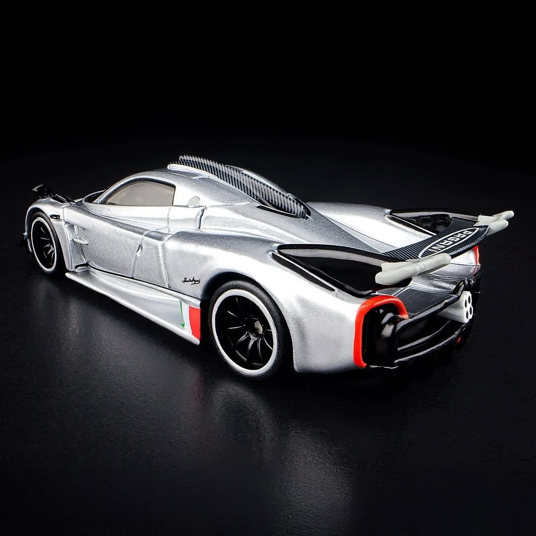 2026 21 Pagani Huayra R Silver: Image 12