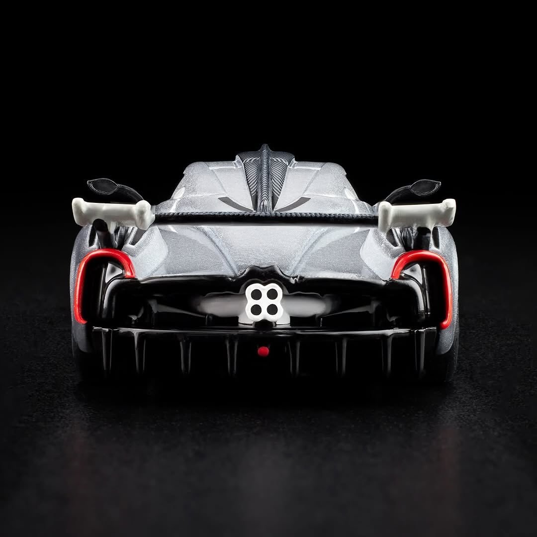 2026 21 Pagani Huayra R Silver: Image 8