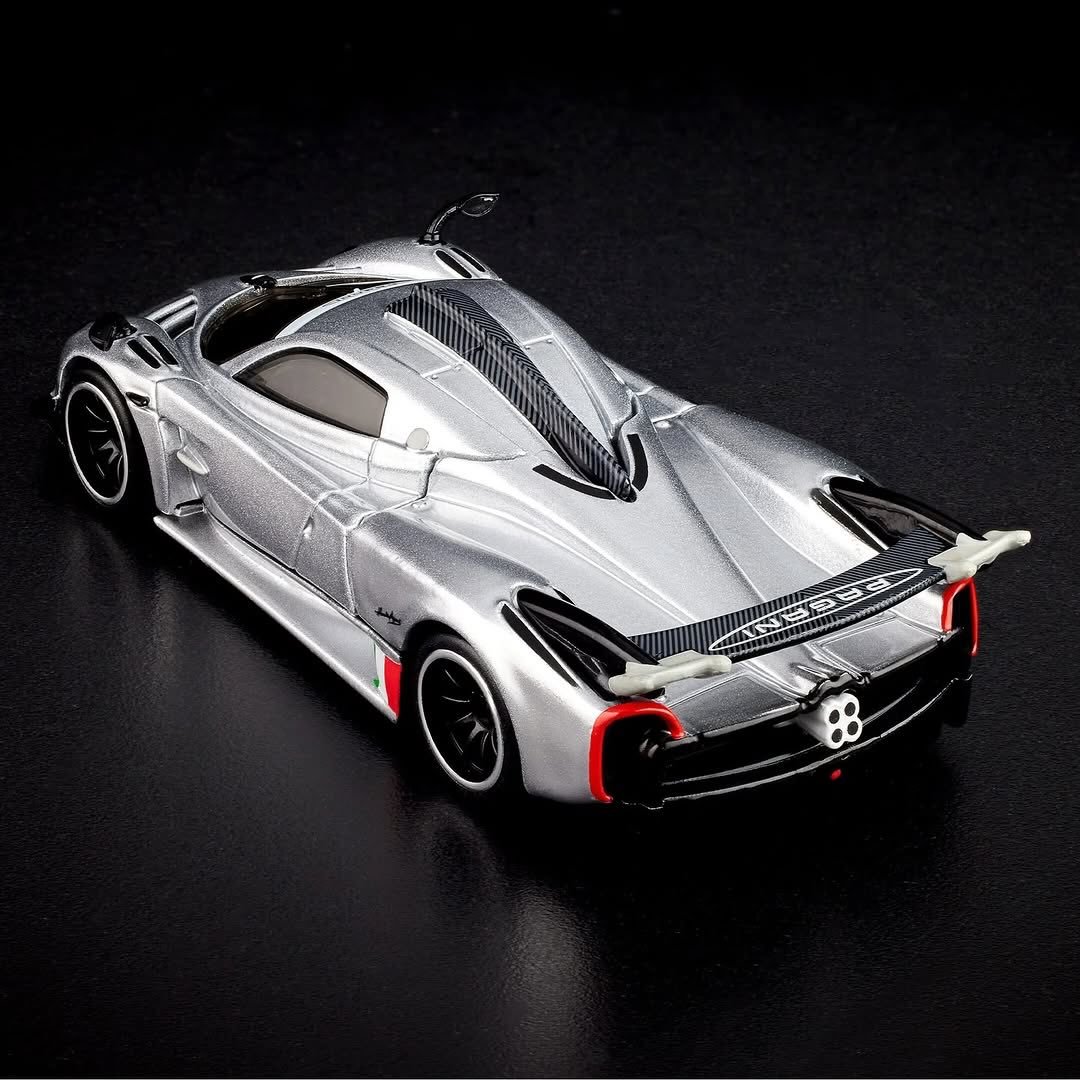 2026 21 Pagani Huayra R Silver: Image 14