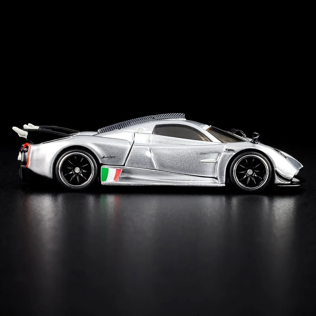 2026 21 Pagani Huayra R Silver: Image 10