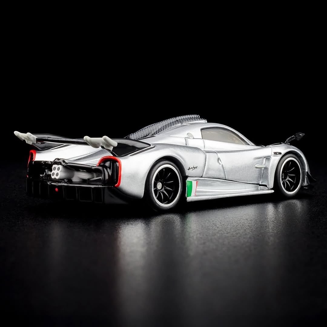2026 21 Pagani Huayra R Silver: Image 11