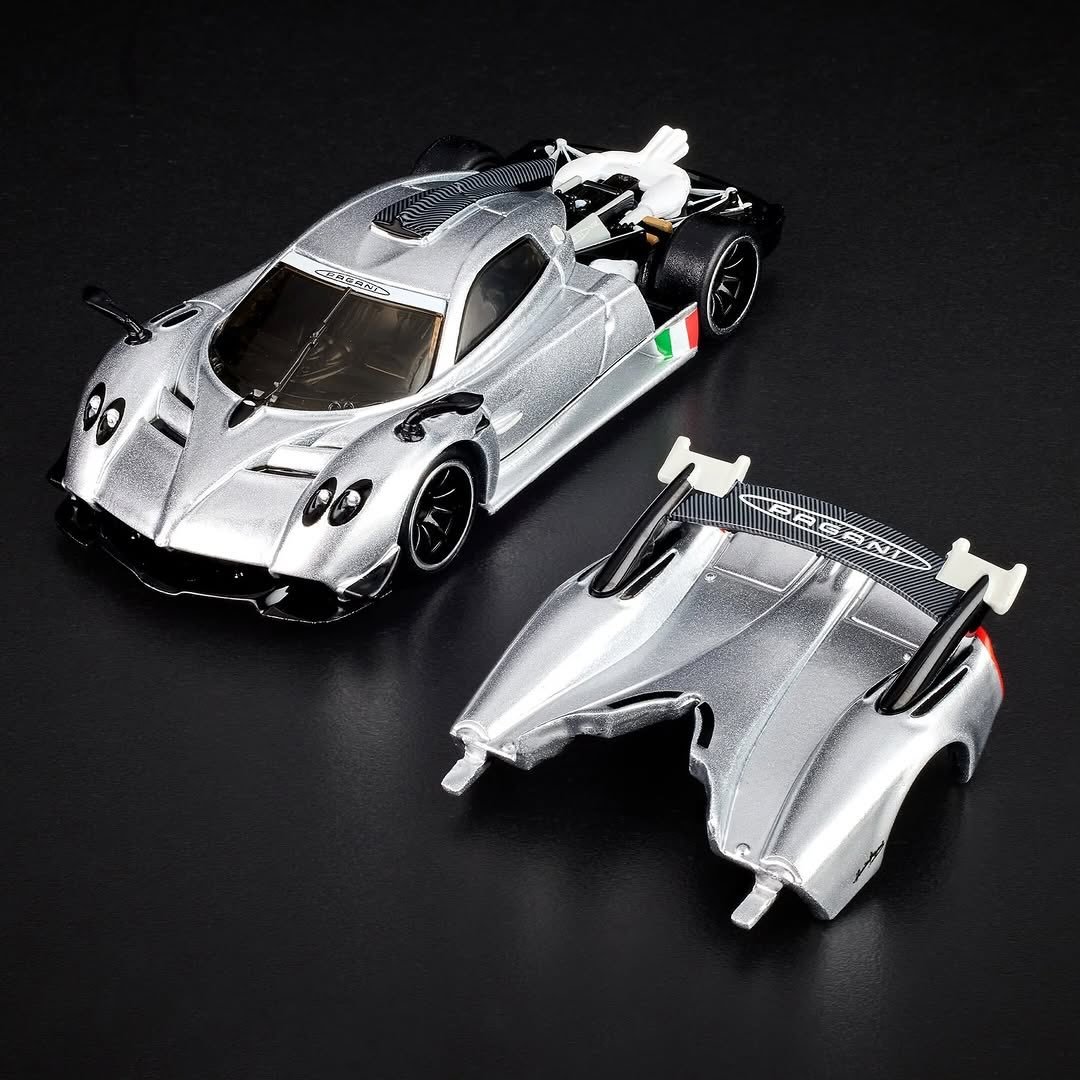 2026 21 Pagani Huayra R Silver: Image 3