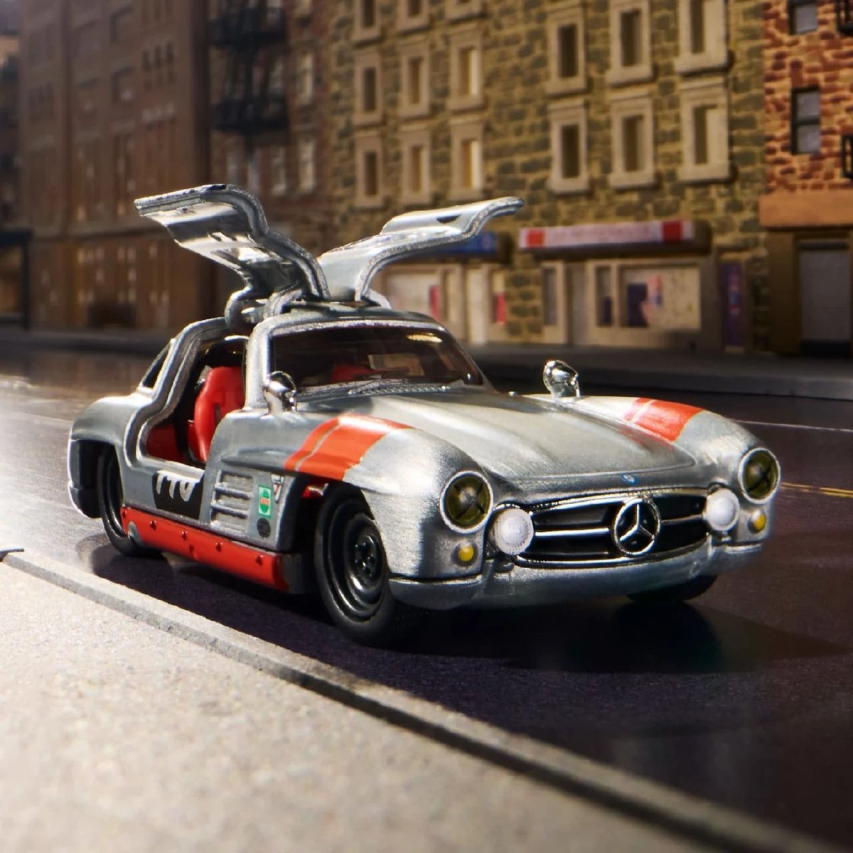 2026 Mercedes-Benz 300 SL Silver: Image 4