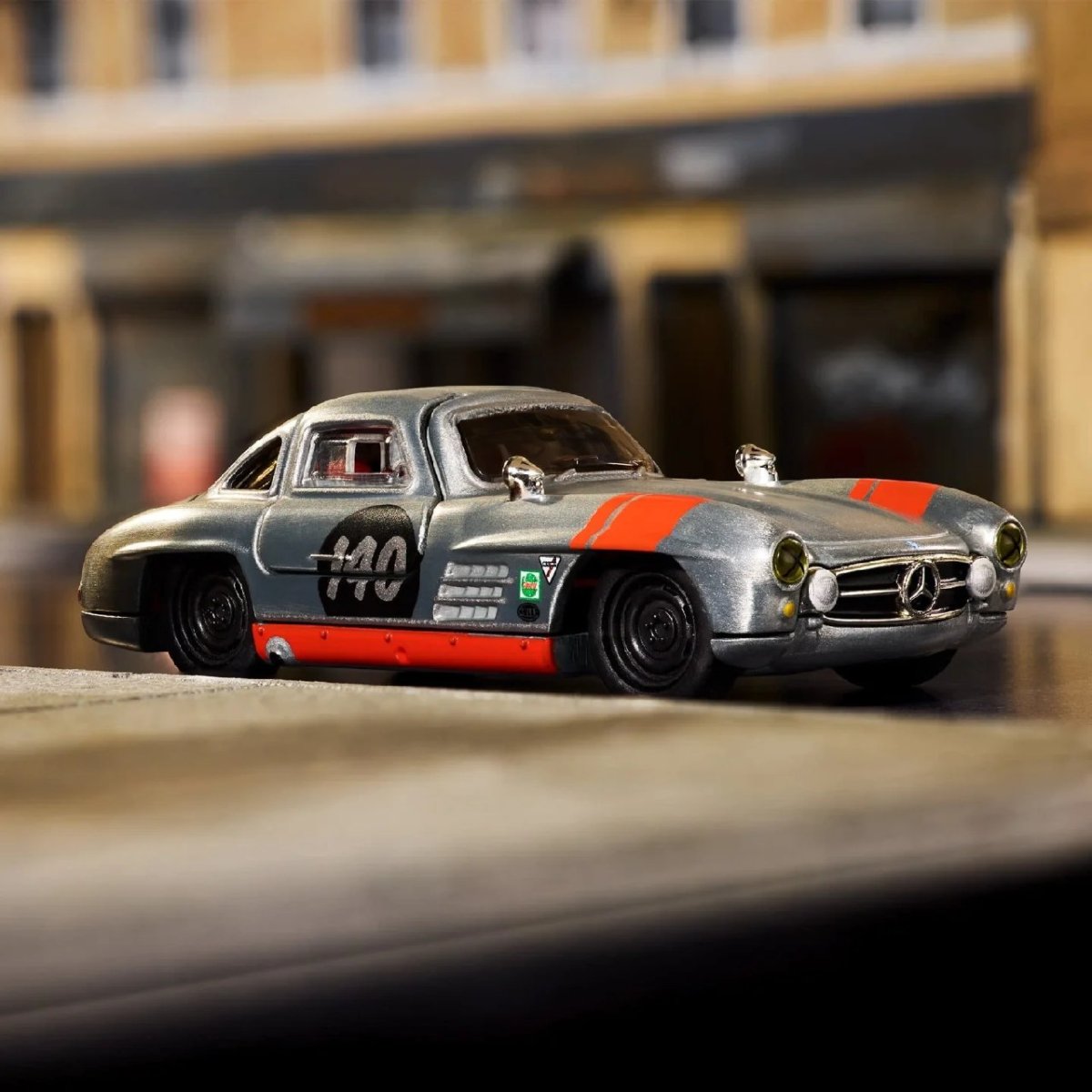 2026 Mercedes-Benz 300 SL Silver: Image 7