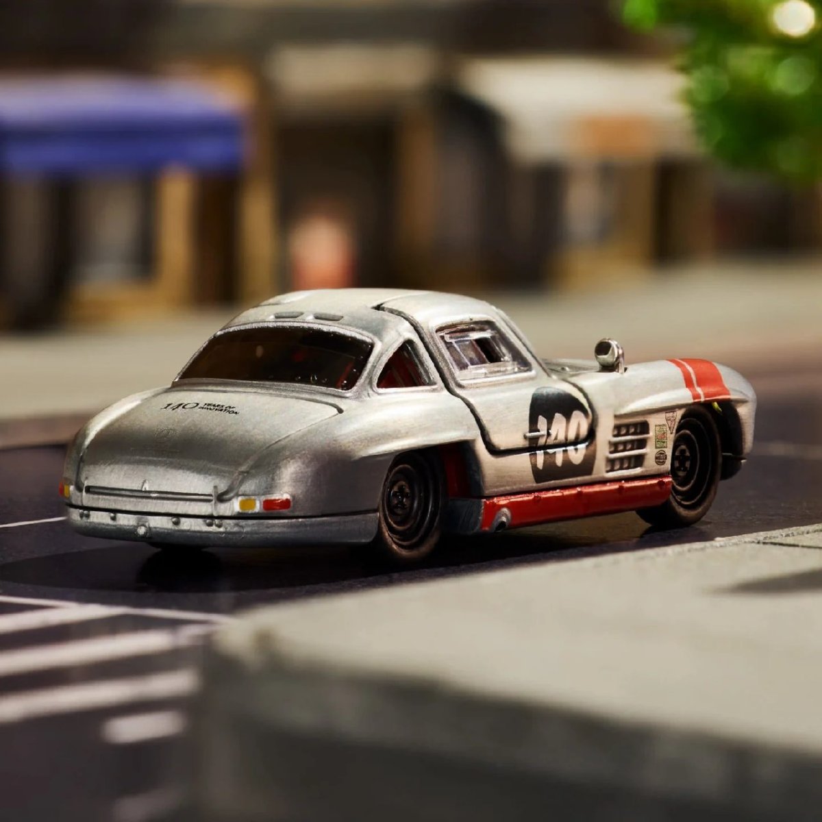 2026 Mercedes-Benz 300 SL Silver: Image 5