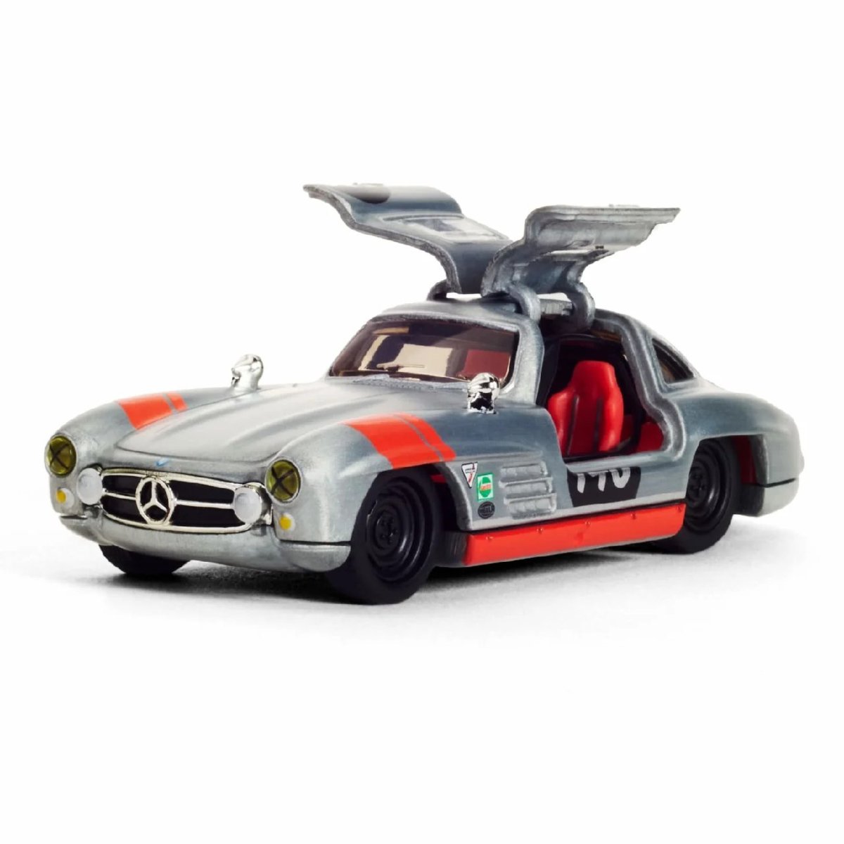 2026 Mercedes-Benz 300 SL Silver: Image 2